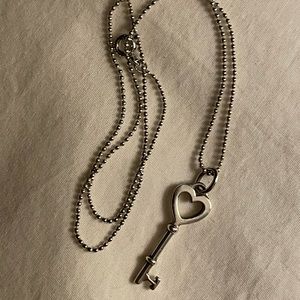 TIFFANY & co. Silver Heart Key pendant 🤍🗝️